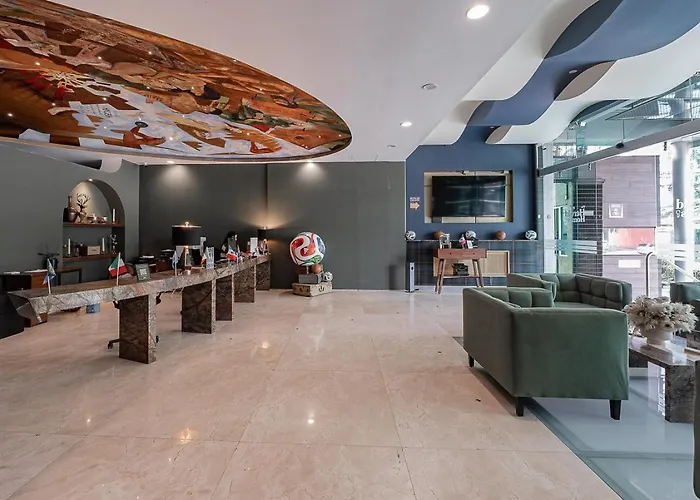 Skyline Loft - Modern Comfort, Stunning Views Apartment